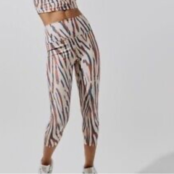New! Carbon 38 Pastel Zebra Cropped Leggings S - Picture 1 of 6